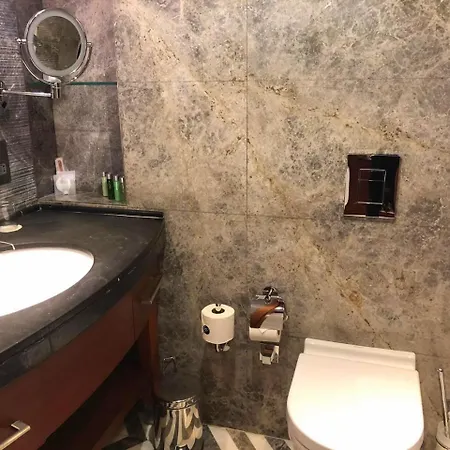 Luxury Colony & Casino Ξενοδοχείο 5*